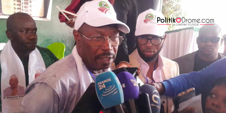 Congrès du Parti PADES : Dr Ousmane Kaba corrige les copies et s’attribue 92 sur 20